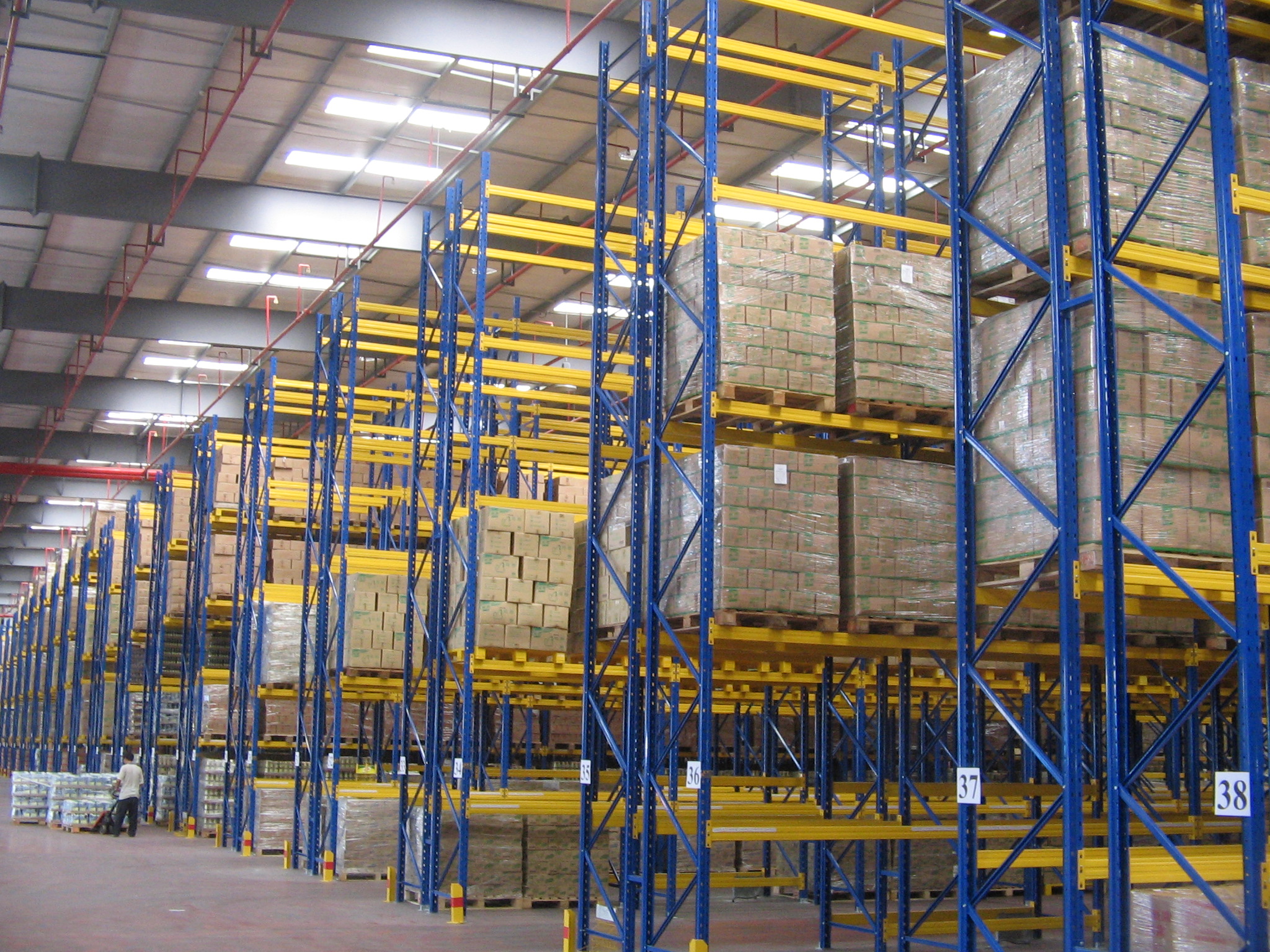Pallet racks 9